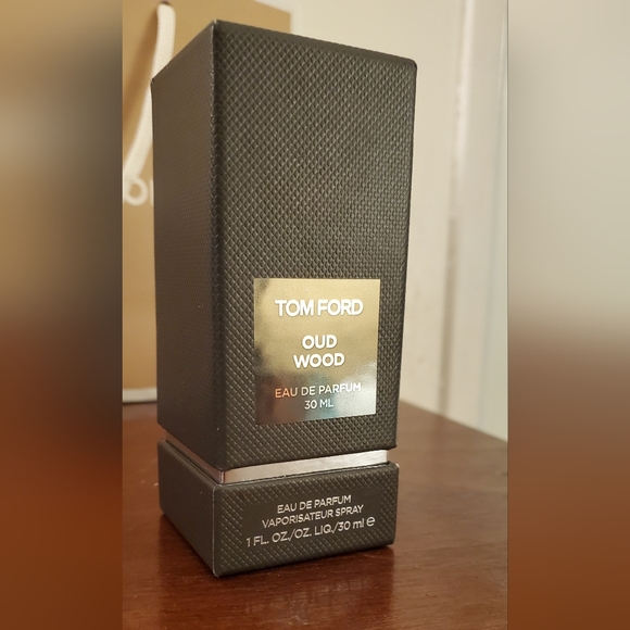 **SOLD** TOM FORD Oud wood perfume edp 30ML - Picture 5 of 6